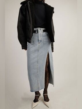 OAK + FORT Denim Midi Skirt with Belt
Sz L Minimalist Capsule Wardrobe Neutral